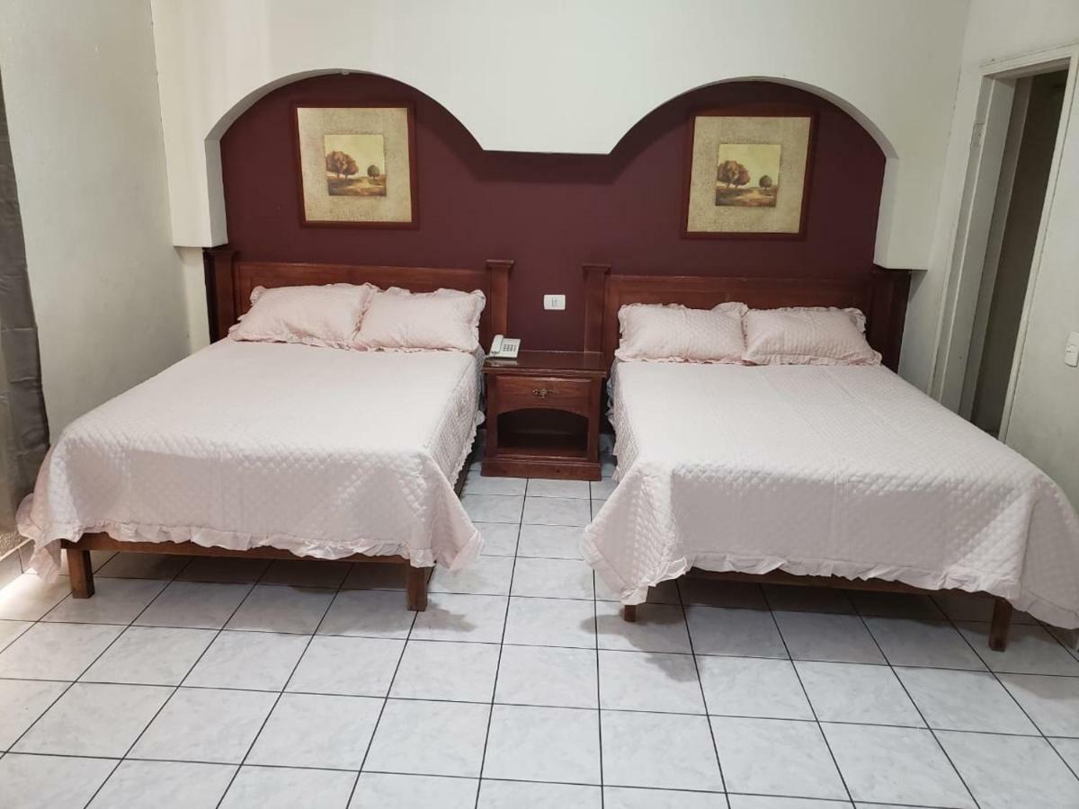 דליסיאס Hotel Baeza מראה חיצוני תמונה